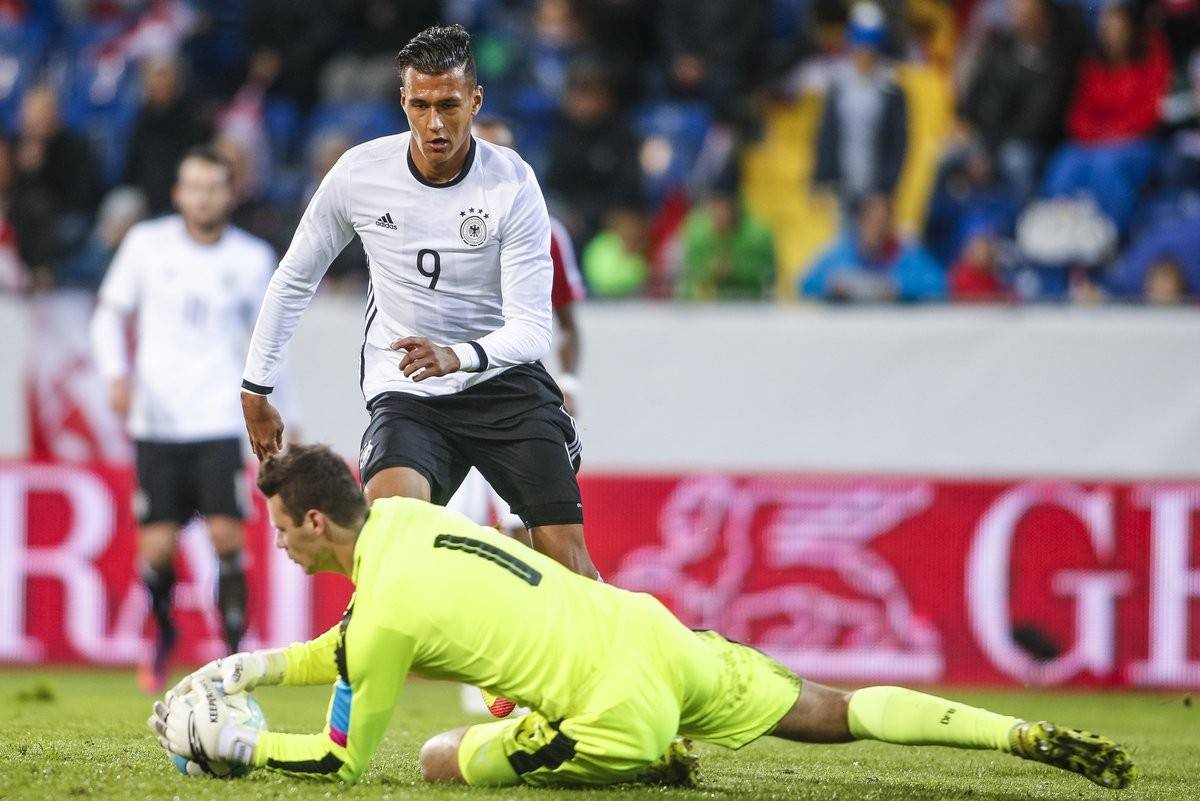 压力巨大！球队备战欧预赛关键战役，稳步上升的简单介绍