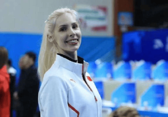 包含俄罗斯体操选手表现出色,成就大满贯,掌声雷动的词条 包含俄罗斯体操选手表现出色,成就大满贯,掌声雷动的词条