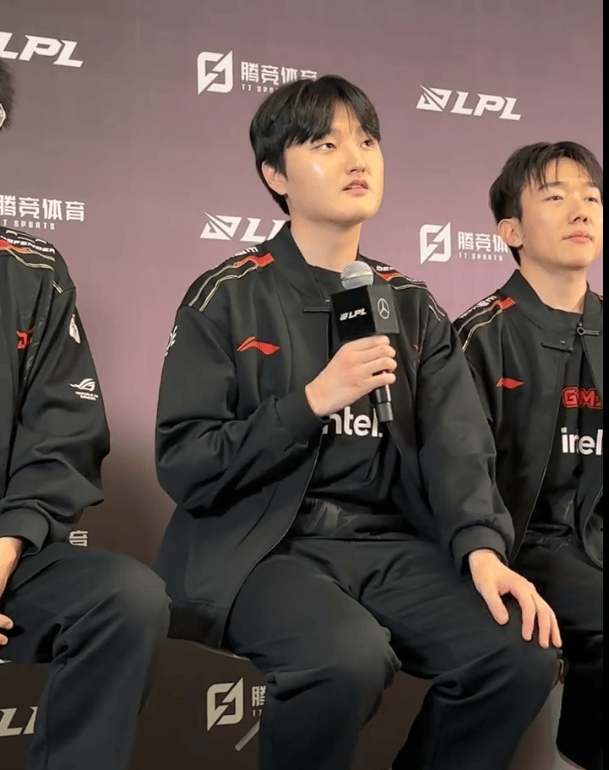 TL横扫JDG,Caps完成史诗逆转顶尖较量四强赛,让粉丝疯狂欢呼 TL横扫JDG,Caps完成史诗逆转顶尖较量四强赛,让粉丝疯狂欢呼