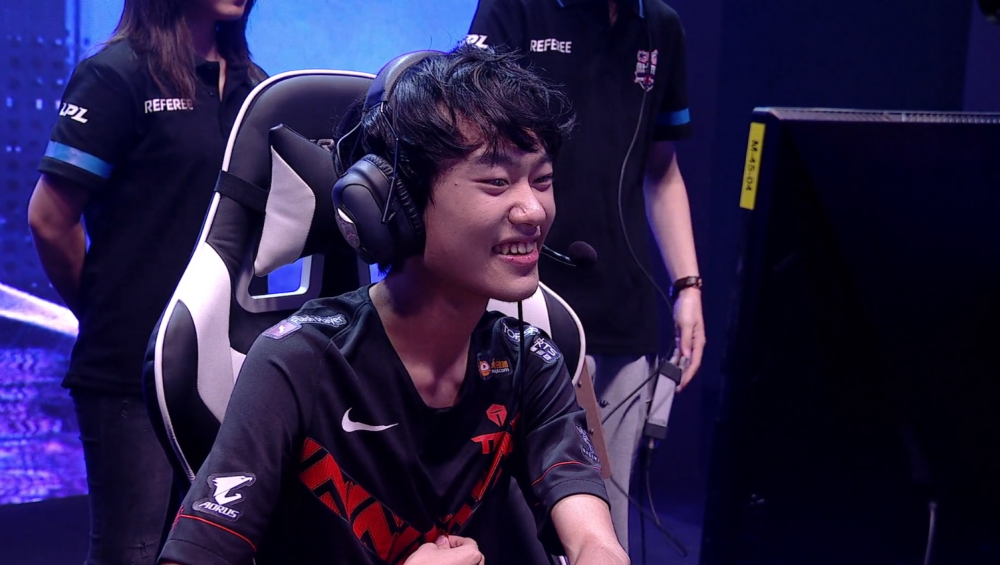 FPX力克G2,BDD操刀奇招英雄翻盘激烈交锋入围赛,引爆全场热议 FPX力克G2,BDD操刀奇招英雄翻盘激烈交锋入围赛,引爆全场热议