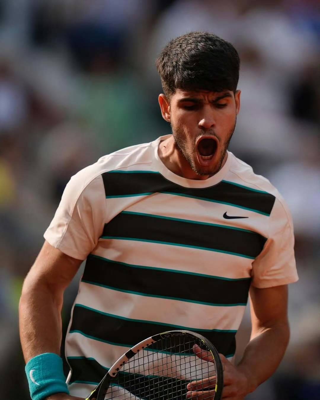 包含年终总决赛鏖战联合杯，辛纳扛起全队的词条