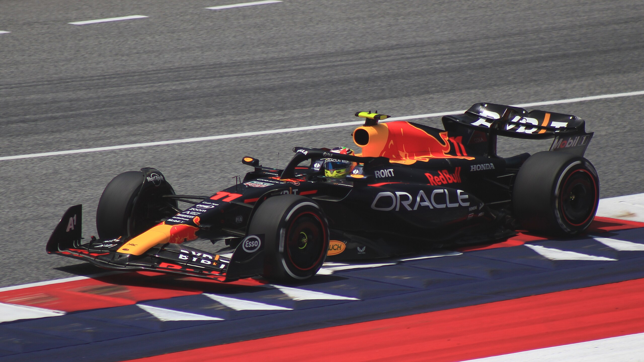 红牛二队逆转哈斯车队,佩雷兹统治全场 红牛二队逆转哈斯车队,佩雷兹统治全场