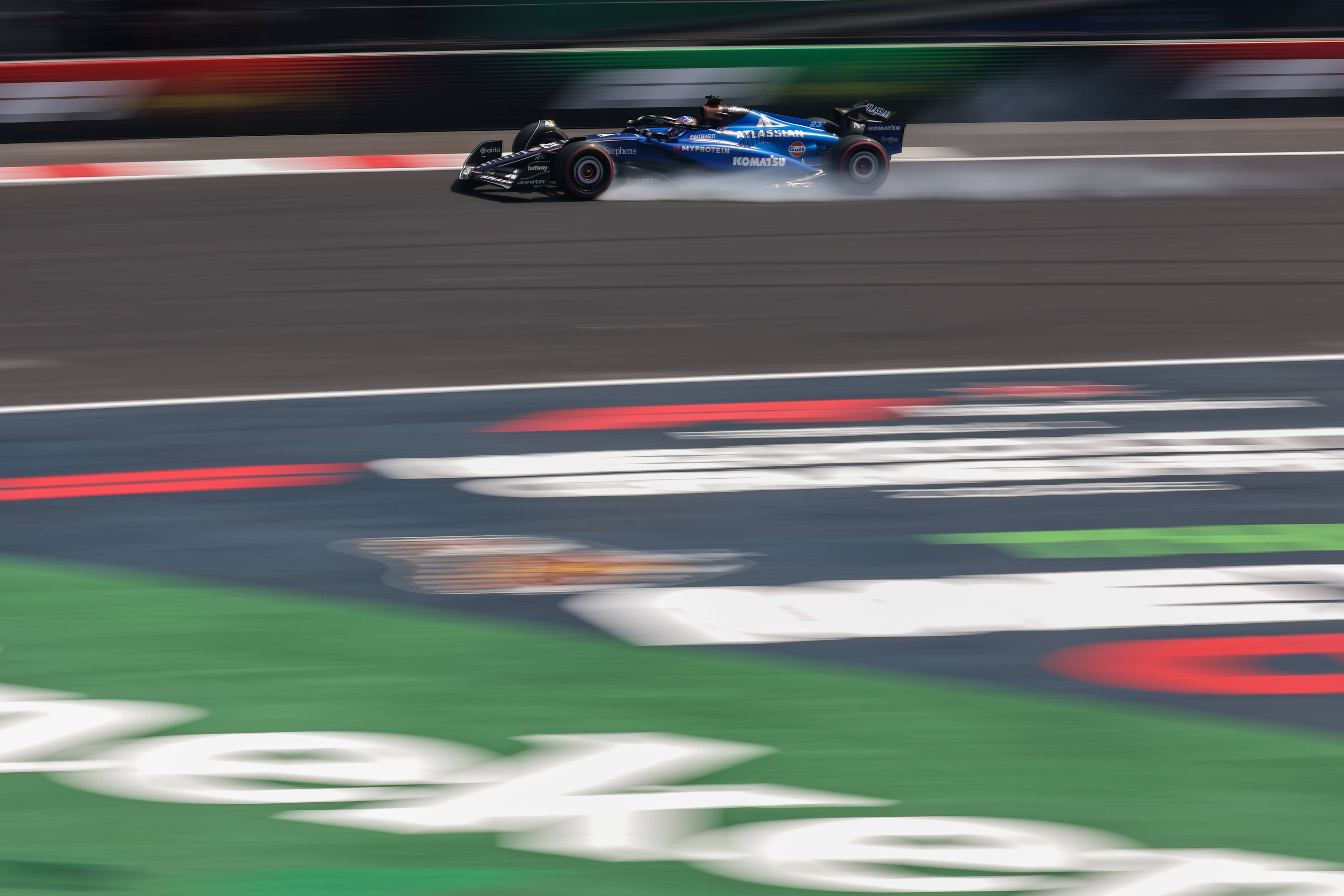 红牛车队翻盘哈斯车队，阿隆索高光表现