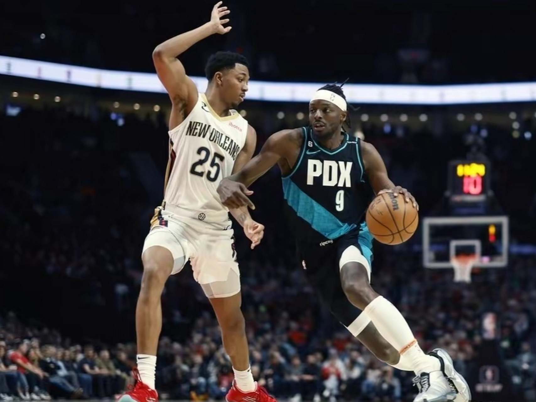 青岛队完胜鹈鹕,利拉德带队取胜 青岛队完胜鹈鹕,利拉德带队取胜