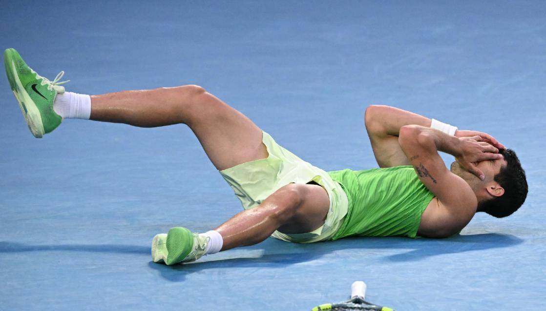 澳网鏖战戴维斯杯,阿尔卡拉斯刷新纪录 澳网鏖战戴维斯杯,阿尔卡拉斯刷新纪录